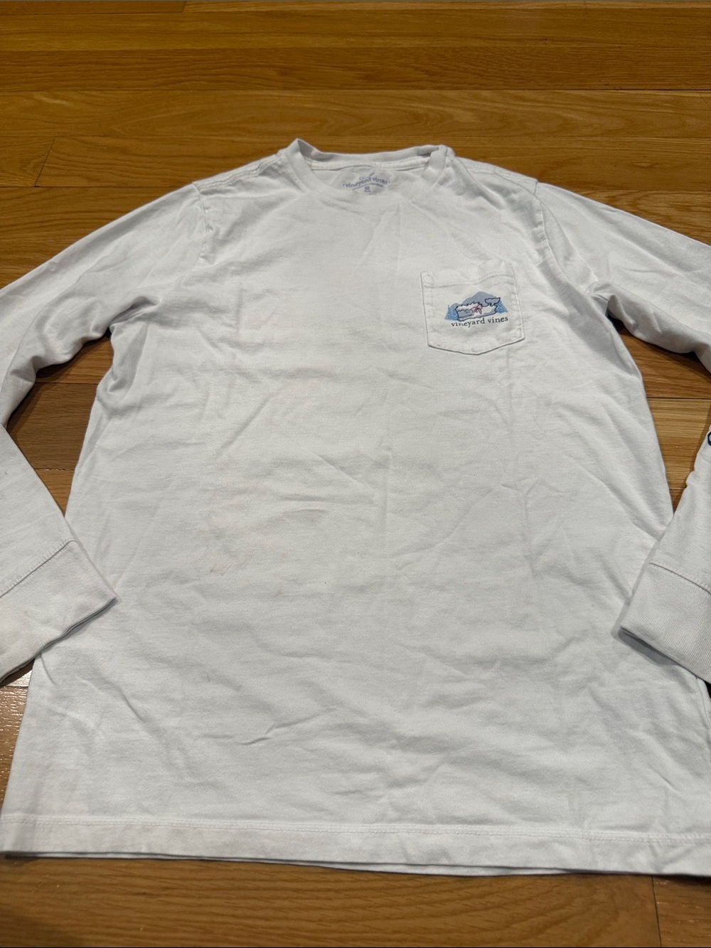 Vineyard vines girls yeti whale long sleeve size medium.(12-14)